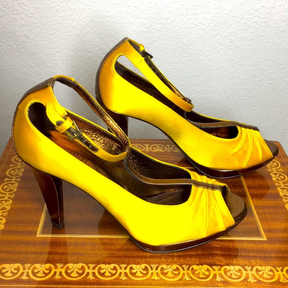 NWB Donald Pliner 8  Yellow Marigold Satin Bronze heels pumps